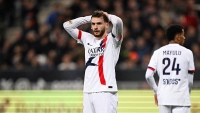 Illustration : "Mercato PSG : Arsenal KO, la réponse glaciale de Kvaratskhelia pour son avenir !"