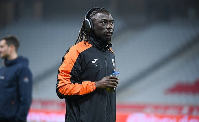 Illustration : "Mercato OM : Le dossier Bamo Meïté vire au cauchemar, un nouveau boulet pour l'été ?"