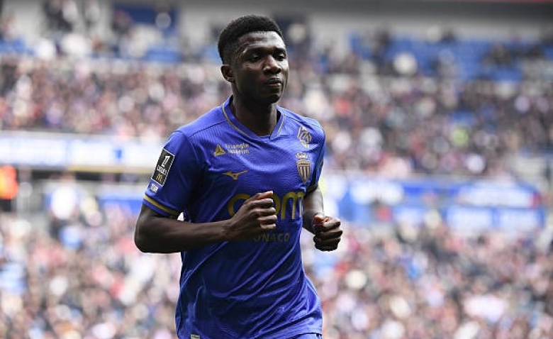 Illustration : "Mercato Monaco : Duel de géants en Premier League pour Lamine Camara, l'ASM réclame un prix fou !"