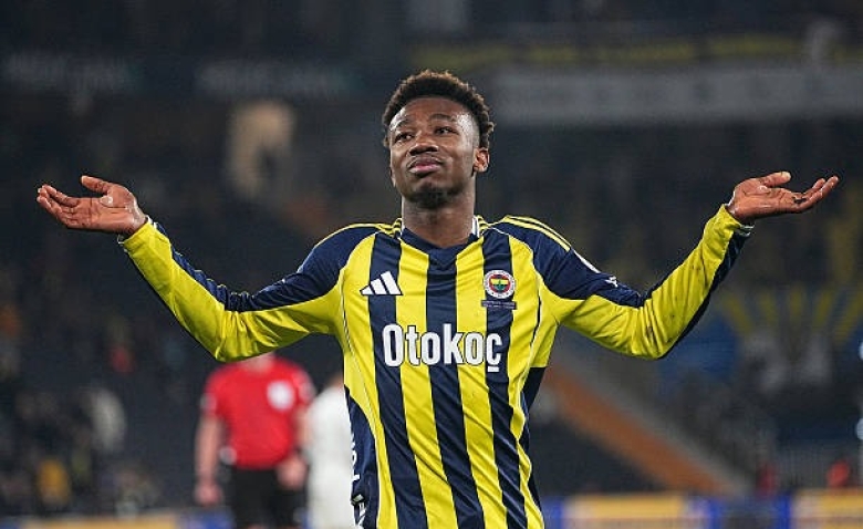 Illustration : "Mercato OM : Une pépite de Fenerbahçe dans le viseur, Marseille prêt à miser 25 M€ ?"