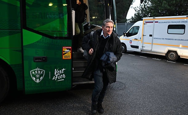 Illustration : "ASSE : Prime de 150 000 €, salaire doublé... Les chiffres du contrat de Montanier en cas de montée"