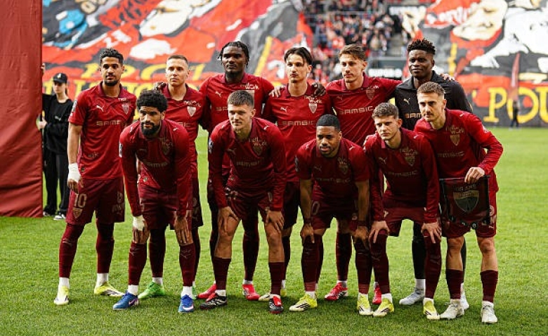 Illustration : "Mercato Rennes : Le grand ménage de l'été 2026 est lancé, 5 joueurs sur le départ"