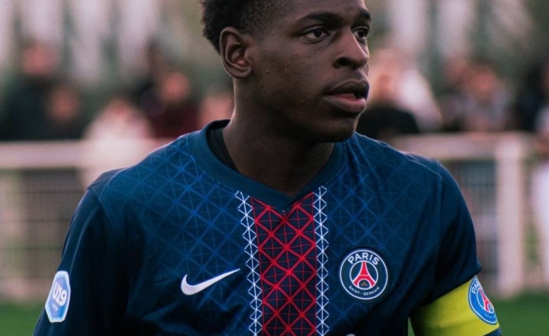 Illustration : "Mercato PSG : Le FC Barcelone prépare un coup en douce pour se venger de Dro Fernández"