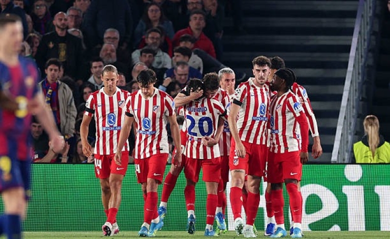 Illustration : "FC Barcelone - Atlético Madrid : La vidéo du coup franc somptueux d'Alvarez ! (0-1) - Ligue des Champions"