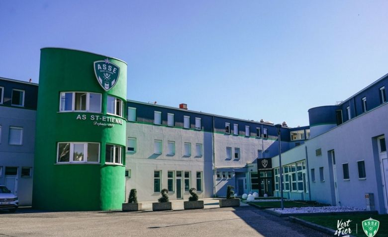 Illustration : "Mercato ASSE : Un transfert bloqué par Kilmer Sports en vue d'un retour en Ligue 1 !"