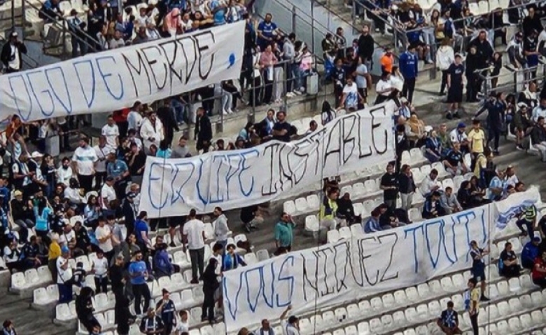 Illustration : "OM : Le Vélodrome allume le nouveau logo avec une banderole cinglante"