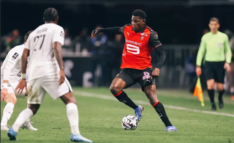 Illustration : "Rennes - Angers : Les Bretons plient le match en 25 minutes et frappent fort"