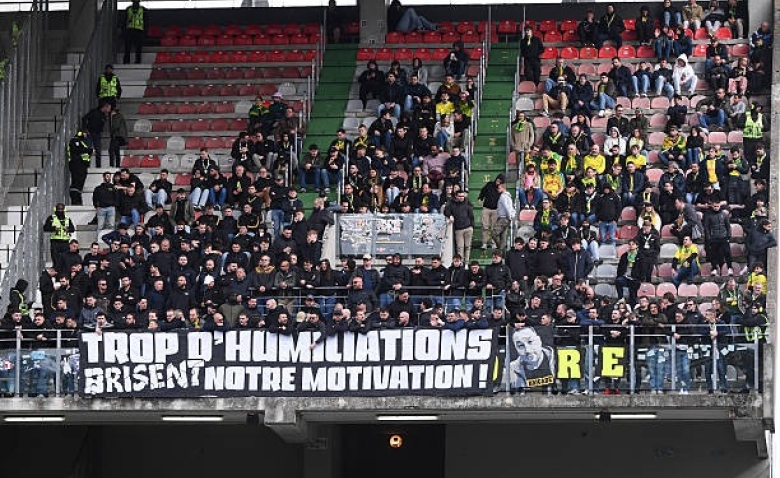 Illustration : "FC Nantes : Le cri de rage des supporters après le nul à Auxerre"