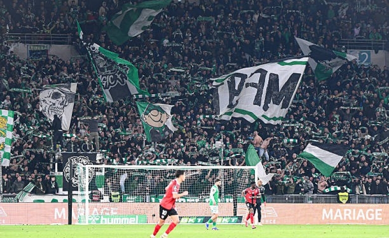 Illustration : "ASSE : Troyes tombe à Rodez, le résultat qui change tout avant la finale au Chaudron !"