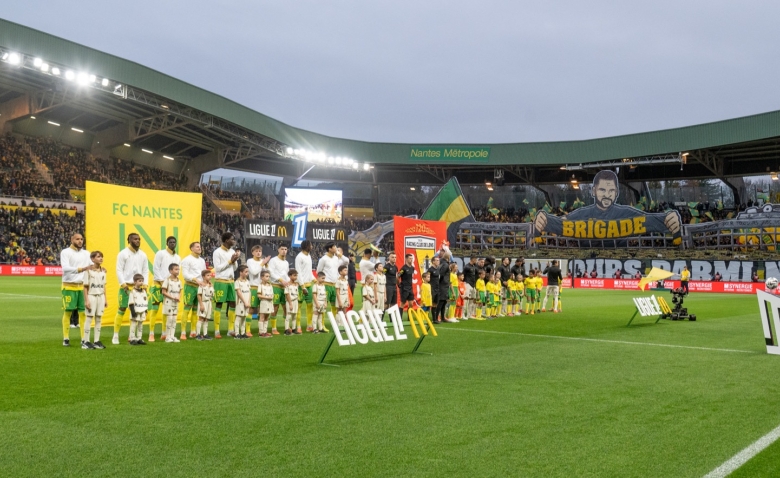 Illustration : "Ligue 1 : PSG favorisé par la LFP ? Le report de Lens-Nantes relance le débat"