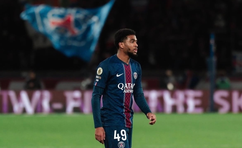 Illustration : "Mercato PSG : Un départ surprise à 30 M€ malgré une prolongation récente ?"