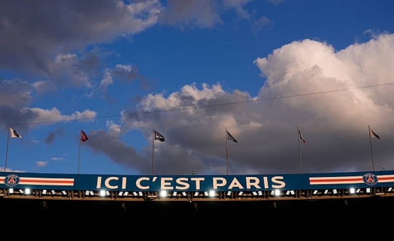 Illustration : "Mercato PSG : 70 M€ pour le successeur d'Ekitike ? Paris prêt à chiper une pépite à la Premier League"