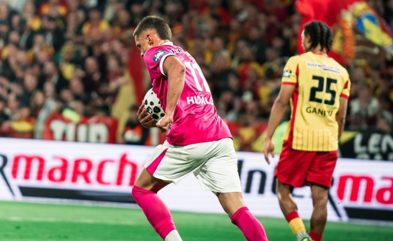 Illustration : "Lens - Toulouse : Le TFC réduit l'écart"