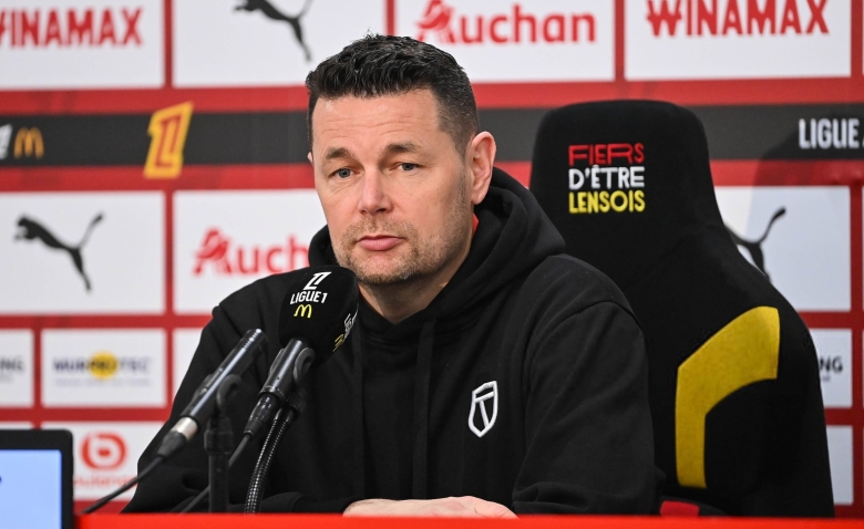 Illustration : "RC Lens : Pierre Sage dans le top 3 des meilleurs entraîneurs d'Europe !"