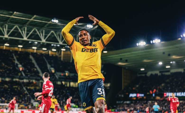 Illustration : "Mercato OM : Un nouveau défenseur courtisé pour suppléer Medina !"