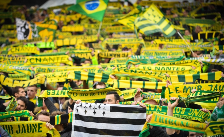 Illustration : "PSG - FC Nantes : Bagarre et tensions, pourquoi le parcage nantais a explosé au Parc des Princes ?"