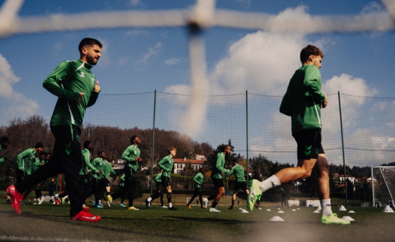 Illustration : "Mercato ASSE : 26 millions d'euros jetés par les fenêtres ? Le terrible constat qui paralyse la montée"