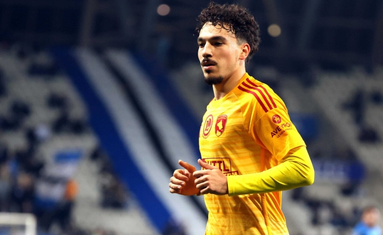 Illustration : "Mercato ASSE : Un duel entre les Verts et trois clubs de Ligue 1 pour un cadre de Rodez !"