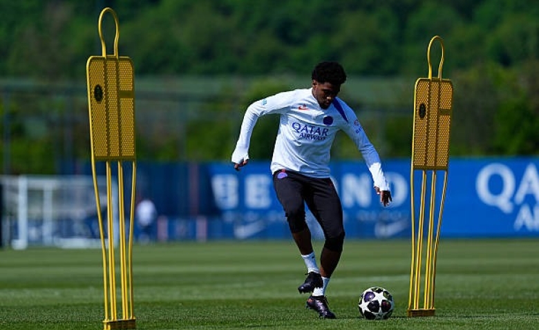 Illustration : "Mercato PSG : Liverpool fonce sur la pépite Ibrahim Mbaye pour remplacer Mohamed Salah !"