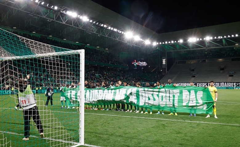 Illustration : "ASSE : Pourquoi le règlement de la LFP pourrait briser le rêve de montée des Verts ?"