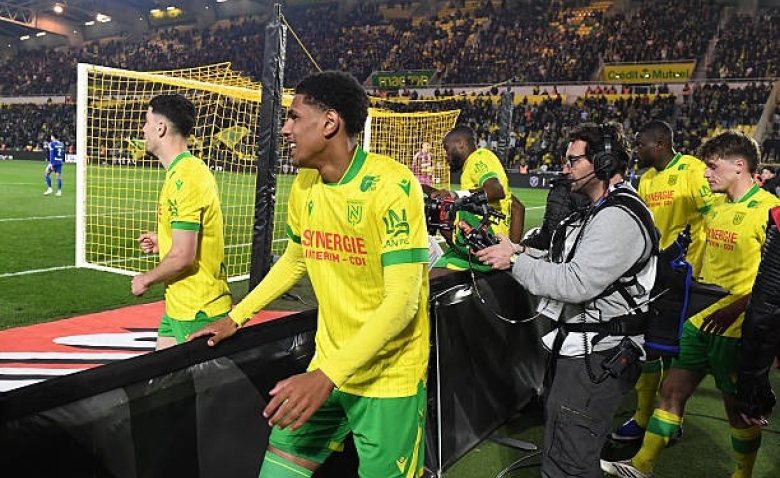 Illustration : "Mercato Lens, Nantes : Un diamant brut des Canaris dans le viseur des Sang et Or !"