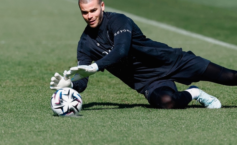 Illustration : "PSG : La place de Chevalier au Mondial menacée par une légende ?"