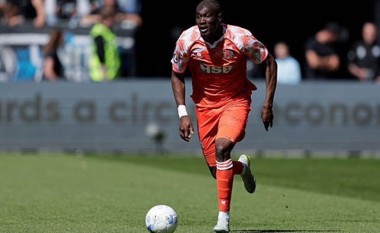 Illustration : "Mercato ASSE : Les Verts au duel avec deux clubs de L1 pour un colosse néerlandais !"