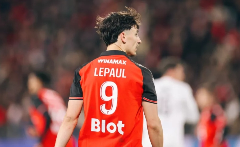 Illustration : "Stade Rennais : Grande récompense pour une révélation 2025-2026 du SRFC !"