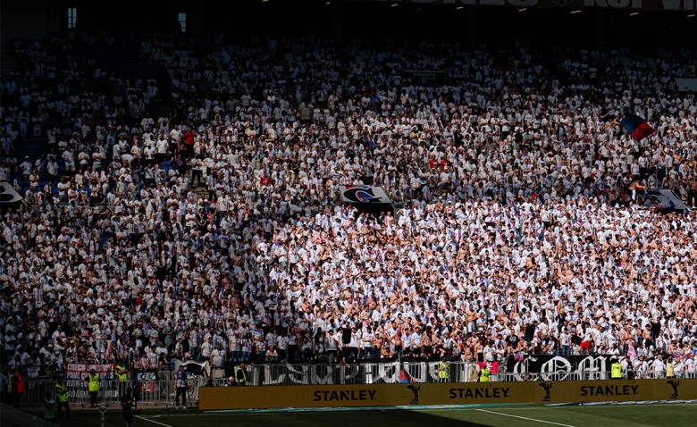 Illustration : "OL - Stade Rennais : Un engouement XXL attendu au Groupama Stadium pour le choc de la 32e journée !"