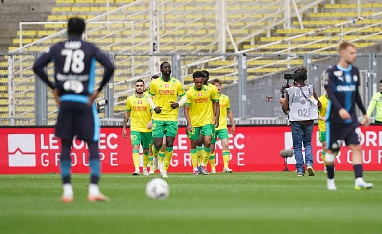 Illustration : "[Vidéo] FC Nantes - OM : Les trois buts en 8 minutes des Canaris ! (3-0) - Ligue 1 J 32"