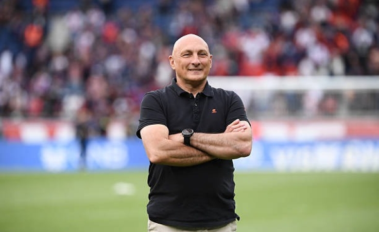 Illustration : "Mercato Lorient : Un nouvel entraîneur belge en pole position pour doubler Will Still !"