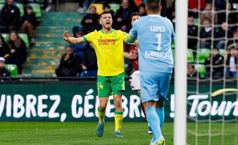 Illustration : "Mercato : L'ASSE veut chiper un pilier du FC Nantes, la riposte est déjà prête"