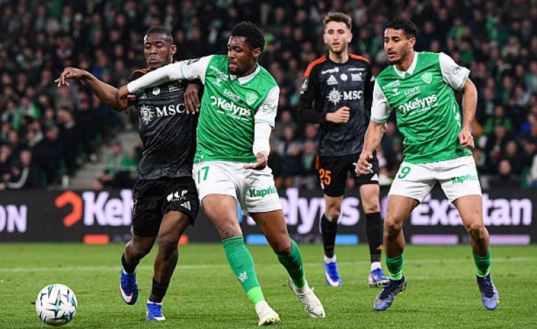 Illustration : "[Vidéo] ASSE - Amiens : Le but de Duffus qui lance les Verts pour la montée ! (1-0) - Ligue 2"