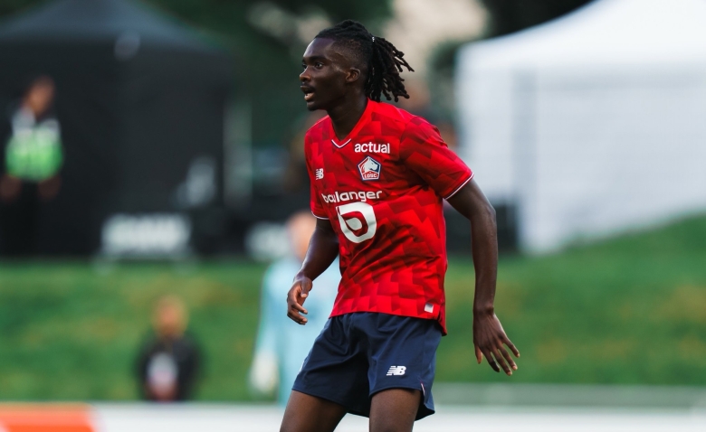 Illustration : "Mercato LOSC : Isaac Cossier prêt à bousculer la hiérarchie en défense ?"
