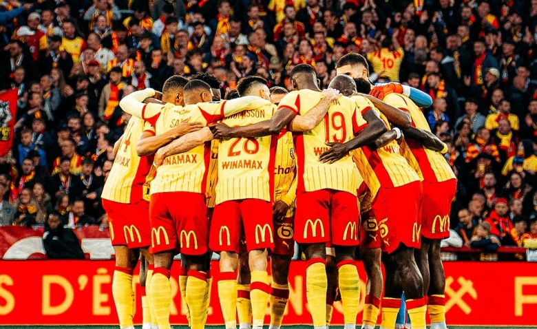 Illustration : "RC Lens : Gros turnover dans le onze de Sage pour défier l'OL !"