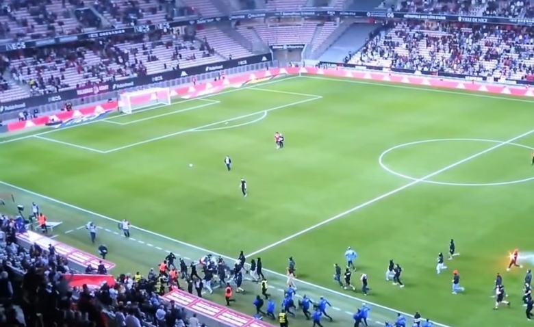 Illustration : "Nice : Le terrain envahi, les barrages actés, l'Allianz Riviera explose à la dernière journée"