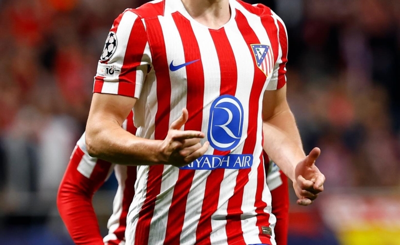 Illustration : "Mercato : L'Atlético lâche une bombe sur Julian Alvarez, le PSG et le Barça s'enflamment !"