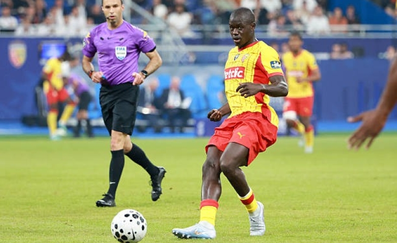 Illustration : "Mercato : Le Stade Rennais veut voler un autre crack de Lens après Thomasson !"