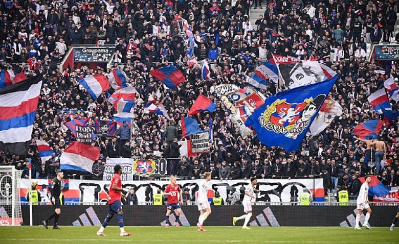 Illustration : "OL : Grosse colère des supporters après l'ouverture de la campagne de réabonnement"