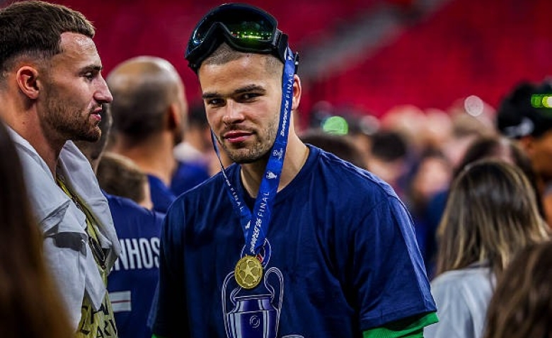 Illustration : "Mercato PSG : Un champion d'Europe veut s'offrir l'oublié Lucas Chevalier !"