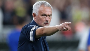 Illustration : Mercato PSG : Mourinho veut doubler Paris pour une piste prioritaire