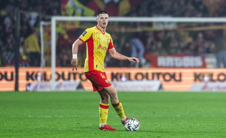 Illustration : "RC Lens : Terrible coup du sort pour Celik, forfait pour le Mondial à seulement 19 ans !"