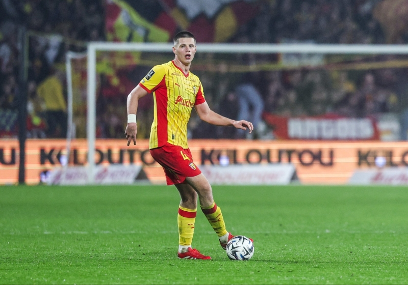 Illustration : RC Lens : Terrible coup du sort pour Celik, forfait pour le Mondial à seulement 19 ans !