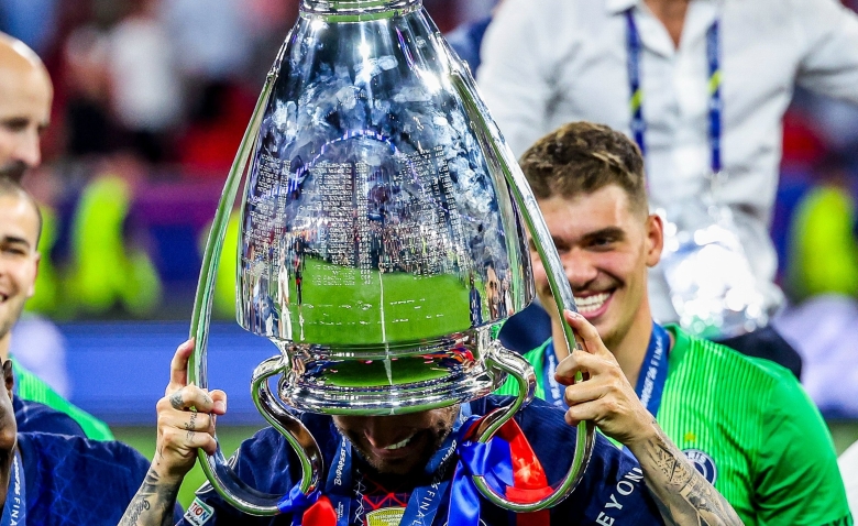 Illustration : "PSG : Lucas Hernandez veut rester, une bonne nouvelle dans le chaos mercato parisien !"