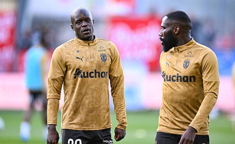 Illustration : "Mercato Lens : Une offre de 10 M€ par an fait trembler l’avenir de Malang Sarr"