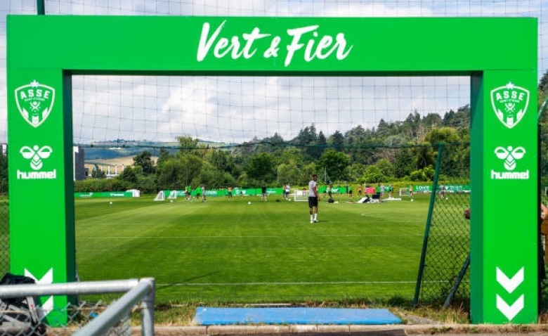 Illustration : "Mercato ASSE : Retour coup de tonnerre à L'Étrat, un indésirable à 7 M€ réapparaît"