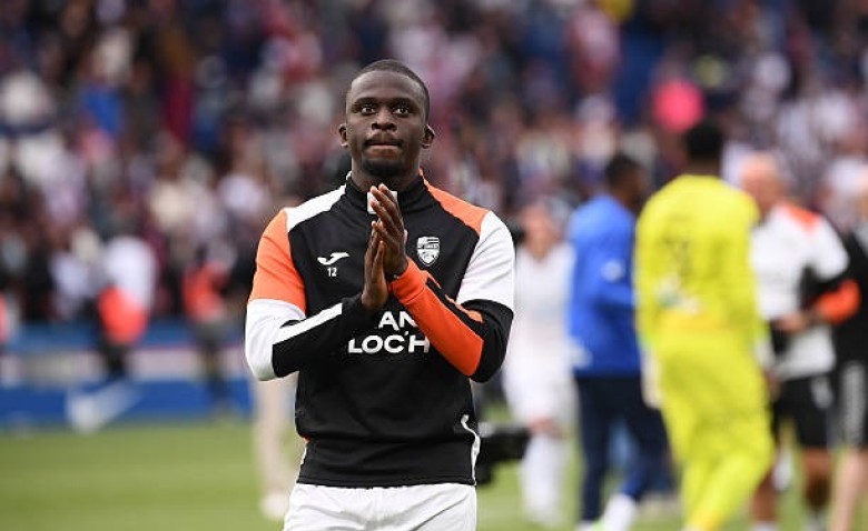 Illustration : "Mercato Lorient : Une offre historique et totalement folle venue d'outre-Manche pour Bamba Dieng !"