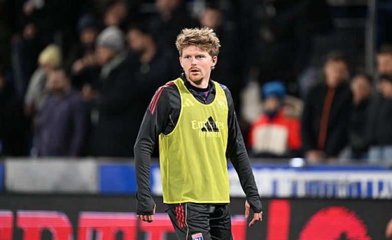 Illustration : "Mercato OL : Comment le crack Pavel Sulc pourrait humilier l'OM sur le marché des transferts"
