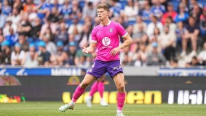 Illustration : Mercato Rennes : Blocage pour Charlie Cresswell, le SRFC active Doucouré et une piste mystère