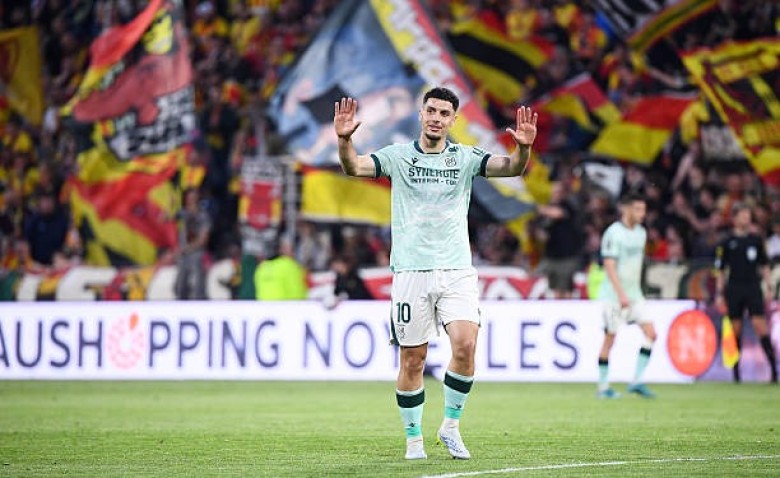 Illustration : "Mercato Nantes : Comment le Paris FC a tenté de doubler Monaco à la dernière minute pour Matthis Abline"